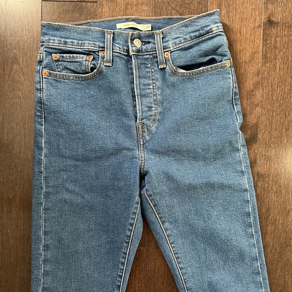 Gently worn Size 27 Levi’s Wedgie Skinny Jeans. - Picture 2 of 4